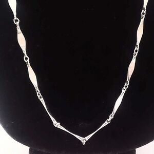 Sarah Coventry Vintage "Fashion Accent" Silver Tone Specialty Chain 1977 30"